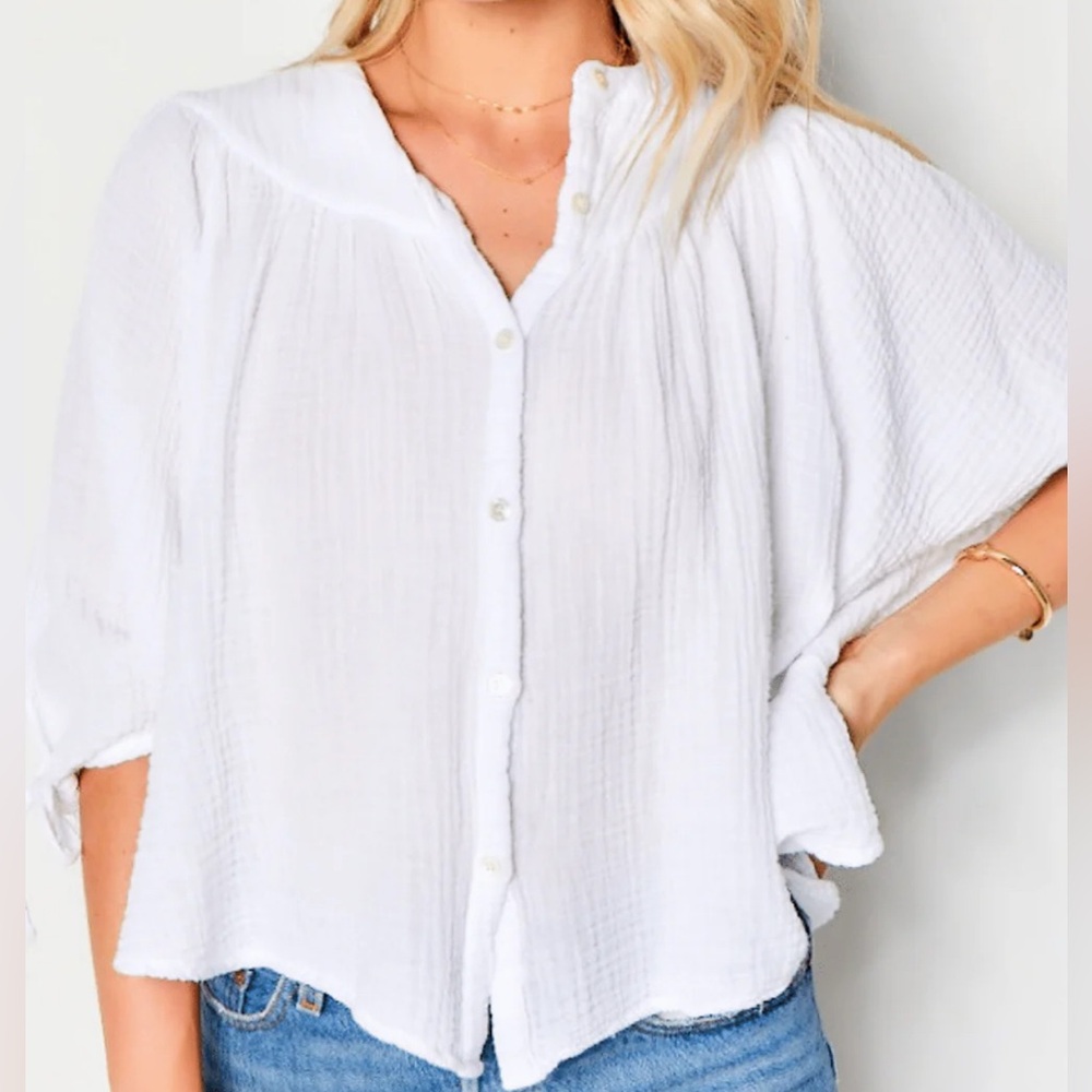 Felicite button up top, gauze, size medium NWT.